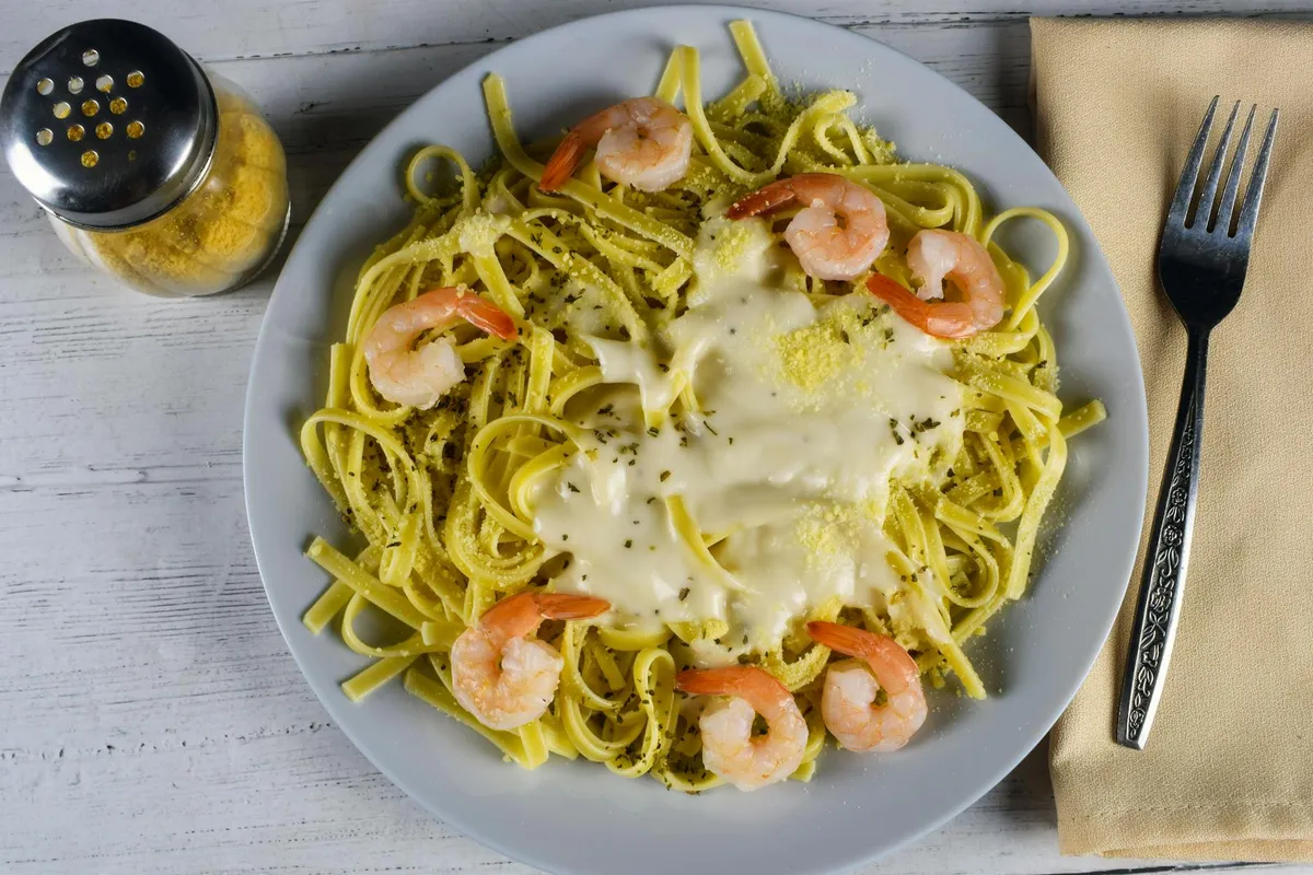 Quick Garlic Butter Shrimp Pasta